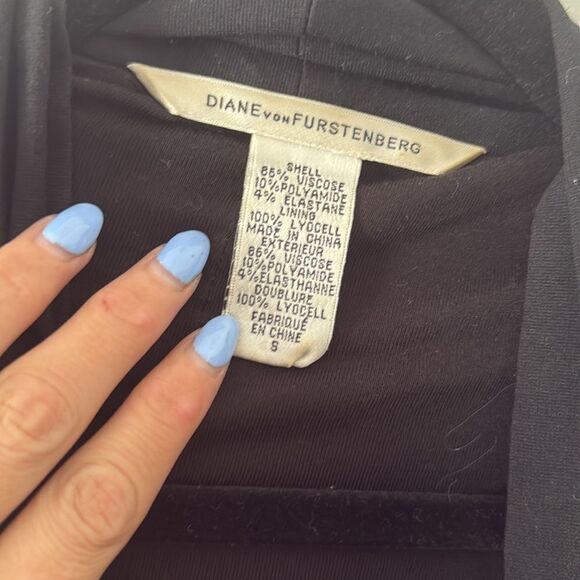 Diane Von Furstenburg Black Short Sleeve Jacket - LIKE NEW - Size Small - Picture 2 of 3